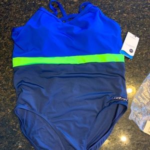 Dolfin brand women’s size 22 swimsuit new w tags